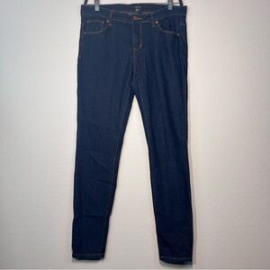 Forever 21 EUC Dark denim skinny or straight leg jeans size 28